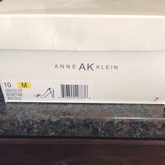 Gorgeous Anne Klein Heels - Picture 9 of 9